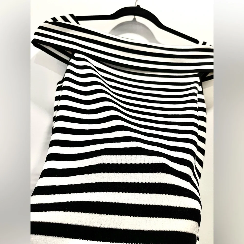 Danier Black White  Striped y2k Off the Shoulder Stretch Short Sleeve Blouse Top - Picture 2 of 5
